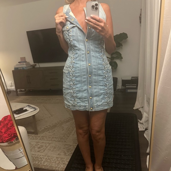 Balmain - Picture 5 of 9